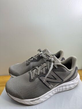 New Balance Women's Fresh Foam Arishi v4 Running Shoe Grey White 9 WIDE 4E